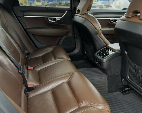 Білий Вольво В90, об'ємом двигуна 1.97 л та пробігом 250 тис. км за 28555 $, фото 10 на Automoto.ua