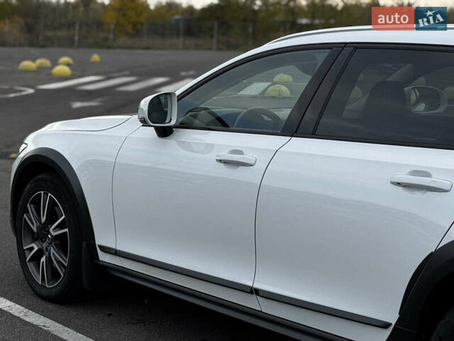 Білий Вольво В90, об'ємом двигуна 1.97 л та пробігом 250 тис. км за 28555 $, фото 5 на Automoto.ua