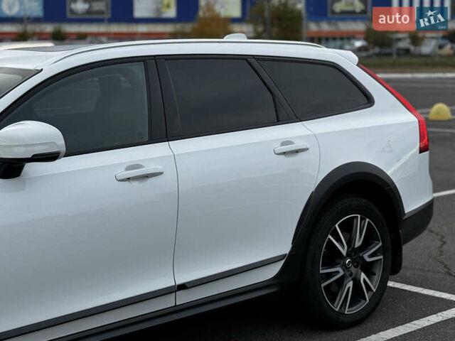 Білий Вольво В90, об'ємом двигуна 1.97 л та пробігом 250 тис. км за 28555 $, фото 4 на Automoto.ua