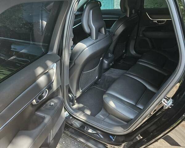 Черный Вольво В90, объемом двигателя 1.97 л и пробегом 342 тыс. км за 21000 $, фото 1 на Automoto.ua