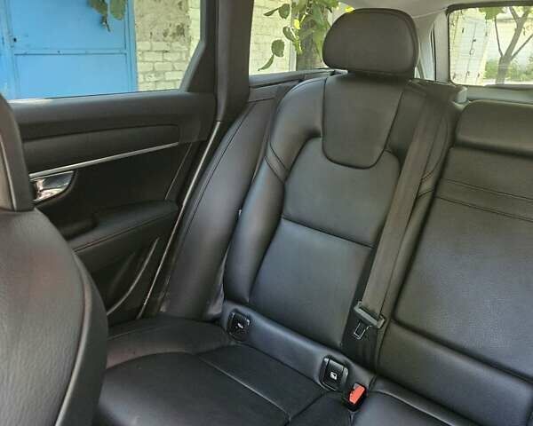 Черный Вольво В90, объемом двигателя 1.97 л и пробегом 342 тыс. км за 21000 $, фото 4 на Automoto.ua