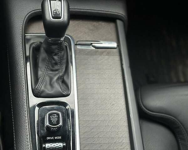 Черный Вольво В90, объемом двигателя 2 л и пробегом 152 тыс. км за 31777 $, фото 24 на Automoto.ua