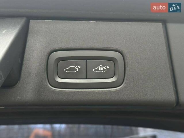 Черный Вольво В90, объемом двигателя 2 л и пробегом 152 тыс. км за 31777 $, фото 12 на Automoto.ua