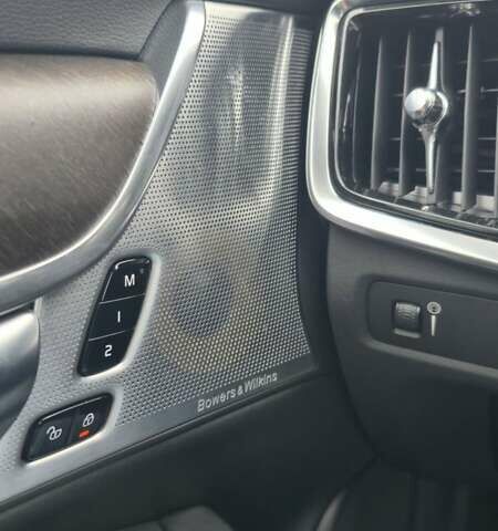 Черный Вольво В90, объемом двигателя 2 л и пробегом 115 тыс. км за 38000 $, фото 36 на Automoto.ua