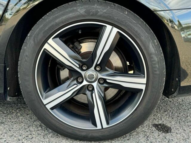 Чорний Вольво В90, об'ємом двигуна 2 л та пробігом 311 тис. км за 23354 $, фото 2 на Automoto.ua