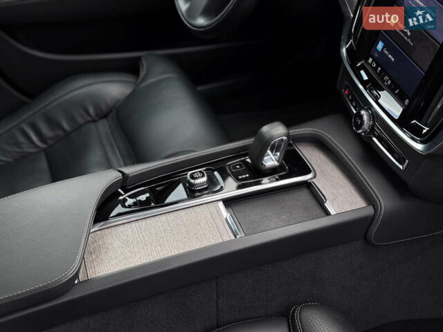 Чорний Вольво В90, об'ємом двигуна 2 л та пробігом 46 тис. км за 52990 $, фото 40 на Automoto.ua