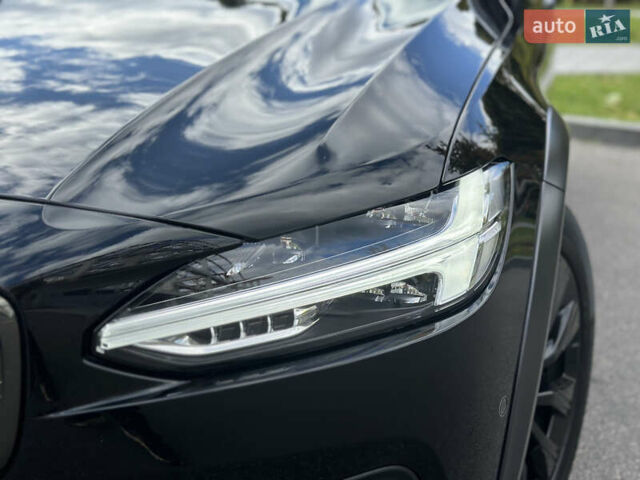 Чорний Вольво В90, об'ємом двигуна 2 л та пробігом 46 тис. км за 52990 $, фото 2 на Automoto.ua