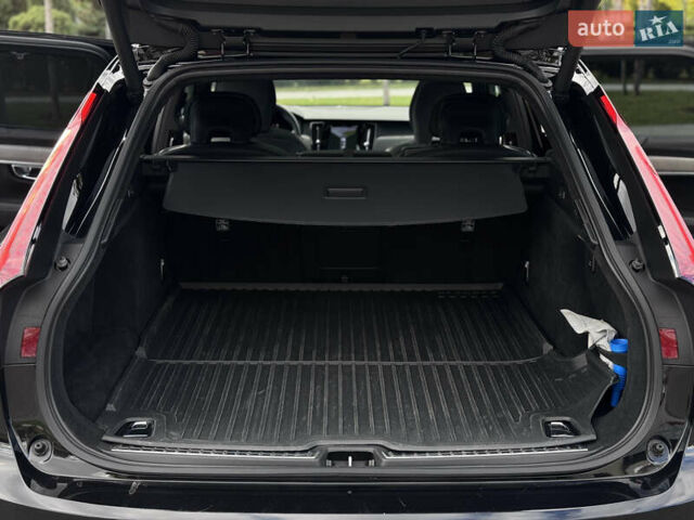 Чорний Вольво В90, об'ємом двигуна 2 л та пробігом 46 тис. км за 52990 $, фото 44 на Automoto.ua