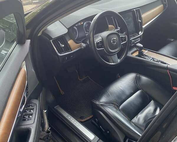 Вольво В90, объемом двигателя 1.97 л и пробегом 250 тыс. км за 17401 $, фото 6 на Automoto.ua