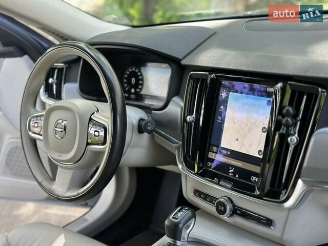 Серый Вольво В90, объемом двигателя 1.97 л и пробегом 343 тыс. км за 23999 $, фото 3 на Automoto.ua