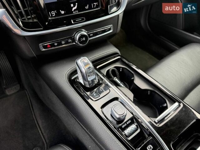 Серый Вольво В90, объемом двигателя 1.97 л и пробегом 230 тыс. км за 33500 $, фото 33 на Automoto.ua