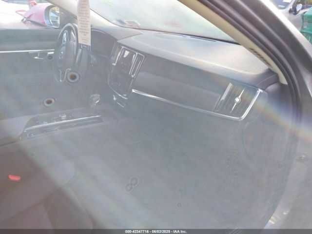 Серый Вольво В90, объемом двигателя 2 л и пробегом 30 тыс. км за 7000 $, фото 4 на Automoto.ua