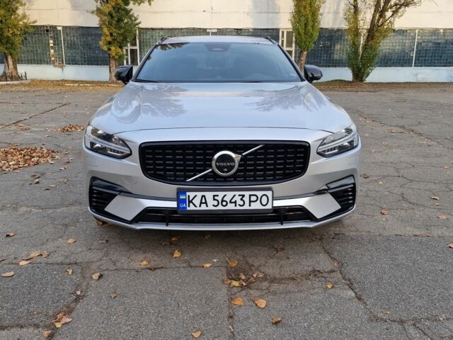 Серый Вольво В90, объемом двигателя 2 л и пробегом 68 тыс. км за 63231 $, фото 1 на Automoto.ua