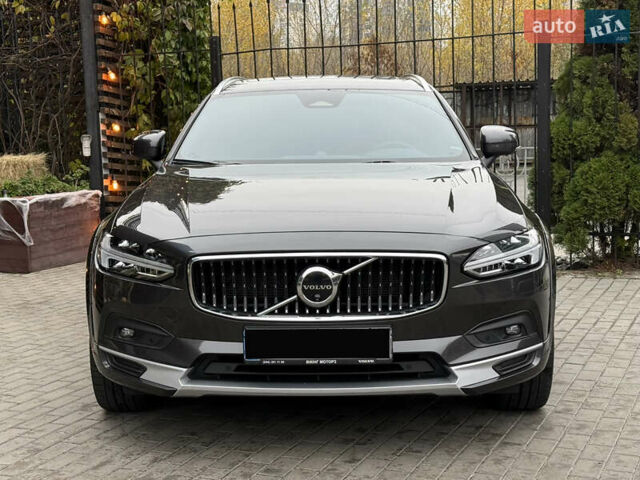 Вольво В90 2023 в Киеве на Automoto.ua Серый Вольво В90, объемом двигателя 1.97 л и пробегом 69 тыс. км за 53000 $, фото 1 на Automoto.ua