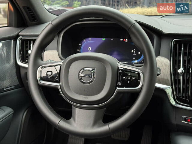 Вольво В90 2023 в Киеве на Automoto.ua Серый Вольво В90, объемом двигателя 1.97 л и пробегом 69 тыс. км за 53000 $, фото 17 на Automoto.ua