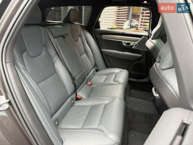 Вольво В90 2023 в Киеве на Automoto.ua Серый Вольво В90, объемом двигателя 1.97 л и пробегом 69 тыс. км за 53000 $, фото 12 на Automoto.ua