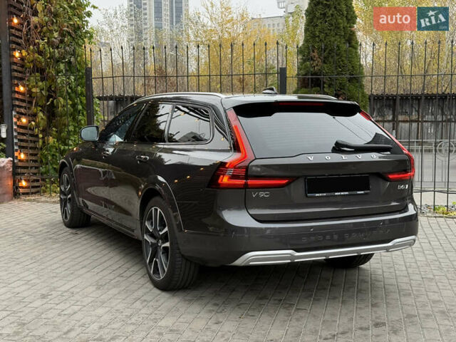 Вольво В90 2023 в Киеве на Automoto.ua Серый Вольво В90, объемом двигателя 1.97 л и пробегом 69 тыс. км за 53000 $, фото 5 на Automoto.ua