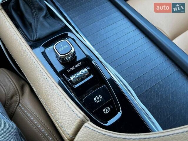 Вольво В90 2017 в Киеве на Automoto.ua Синий Вольво В90, объемом двигателя 1.97 л и пробегом 142 тыс. км за 26990 $, фото 35 на Automoto.ua