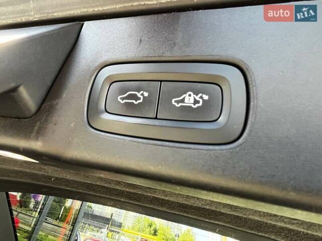 Синій Вольво В90, об'ємом двигуна 1.97 л та пробігом 144 тис. км за 26990 $, фото 11 на Automoto.ua