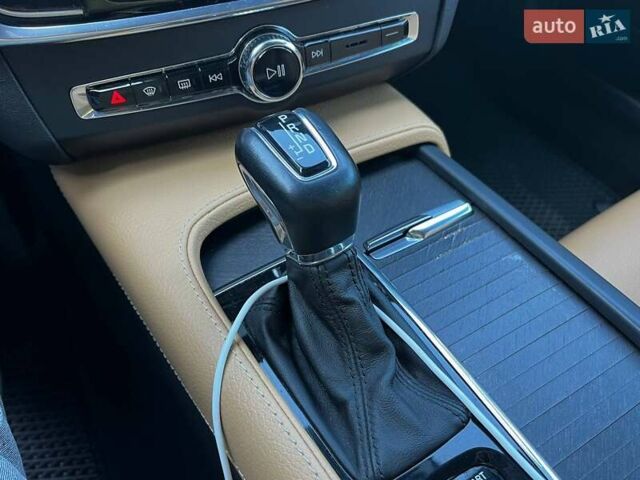 Синій Вольво В90, об'ємом двигуна 1.97 л та пробігом 144 тис. км за 26990 $, фото 33 на Automoto.ua