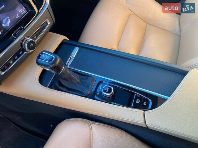 Синий Вольво В90, объемом двигателя 1.97 л и пробегом 204 тыс. км за 19900 $, фото 14 на Automoto.ua