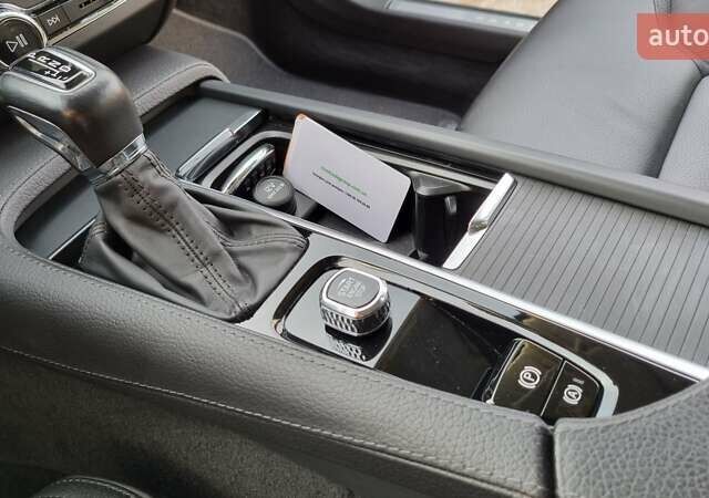 Синій Вольво В90, об'ємом двигуна 1.97 л та пробігом 124 тис. км за 31000 $, фото 28 на Automoto.ua