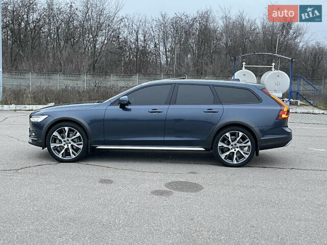 Синий Вольво В90, объемом двигателя 1.97 л и пробегом 35 тыс. км за 46900 $, фото 2 на Automoto.ua