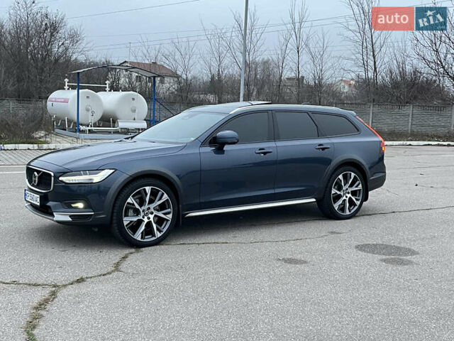 Синий Вольво В90, объемом двигателя 1.97 л и пробегом 35 тыс. км за 46900 $, фото 1 на Automoto.ua