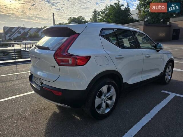 Белый Вольво XC40, объемом двигателя 1.97 л и пробегом 205 тыс. км за 27000 $, фото 2 на Automoto.ua