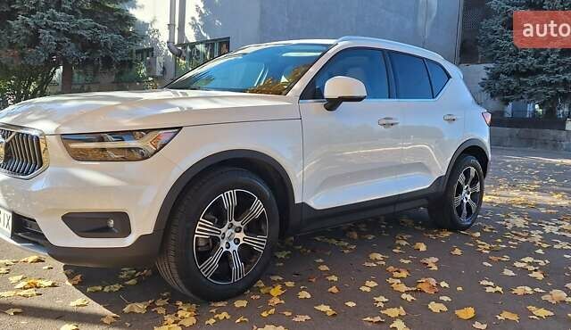 Вольво XC40 2018 в Ровно на Automoto.ua Белый Вольво XC40, объемом двигателя 1.97 л и пробегом 132 тыс. км за 23500 $, фото 1 на Automoto.ua