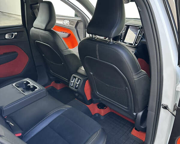 Вольво XC40 2018 в Луцке на Automoto.ua Белый Вольво XC40, объемом двигателя 1.97 л и пробегом 163 тыс. км за 24500 $, фото 23 на Automoto.ua