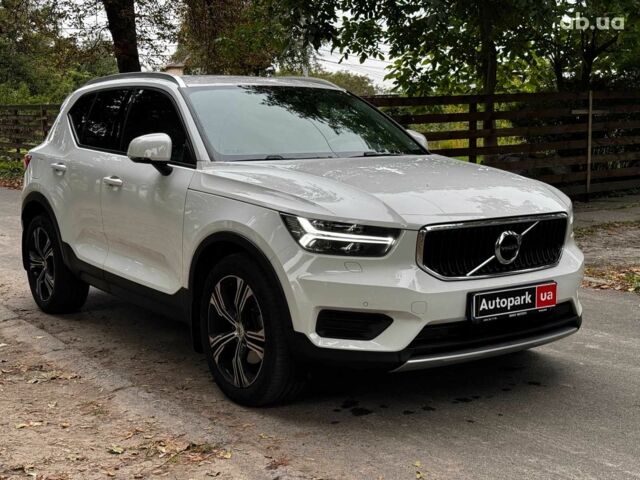 Белый Вольво XC40, объемом двигателя 2 л и пробегом 152 тыс. км за 26490 $, фото 2 на Automoto.ua