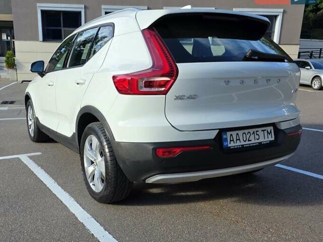Белый Вольво XC40, объемом двигателя 1.97 л и пробегом 205 тыс. км за 27000 $, фото 4 на Automoto.ua