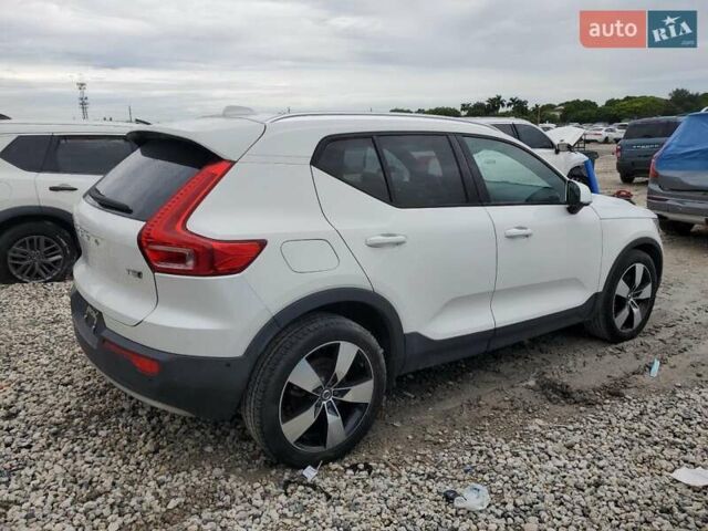 Білий Вольво XC40, об'ємом двигуна 1.97 л та пробігом 105 тис. км за 6800 $, фото 2 на Automoto.ua