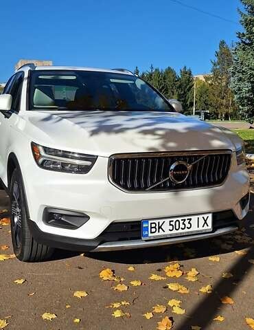 Вольво XC40 2018 в Ровно на Automoto.ua Белый Вольво XC40, объемом двигателя 1.97 л и пробегом 132 тыс. км за 23500 $, фото 31 на Automoto.ua
