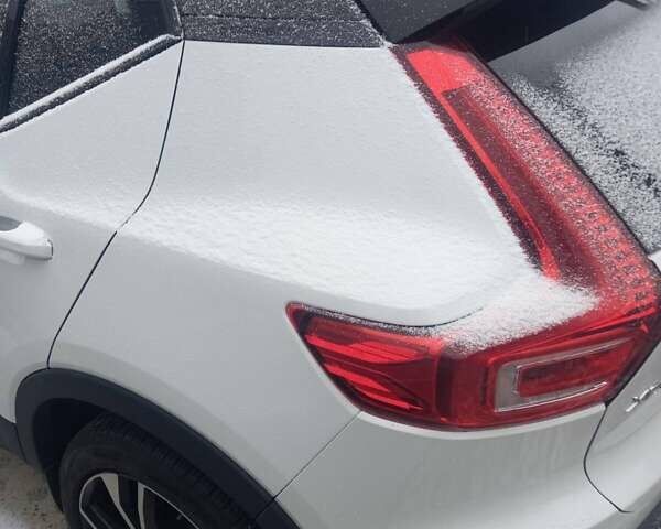 Белый Вольво XC40, объемом двигателя 1.97 л и пробегом 35 тыс. км за 23900 $, фото 18 на Automoto.ua