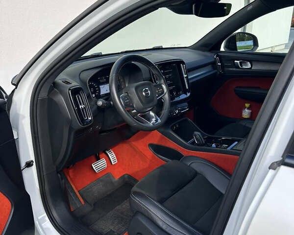 Вольво XC40 2018 в Луцке на Automoto.ua Белый Вольво XC40, объемом двигателя 1.97 л и пробегом 163 тыс. км за 24500 $, фото 12 на Automoto.ua