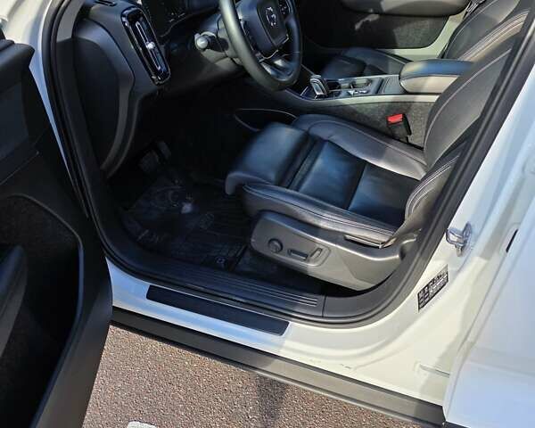 Белый Вольво XC40, объемом двигателя 1.97 л и пробегом 205 тыс. км за 27000 $, фото 9 на Automoto.ua