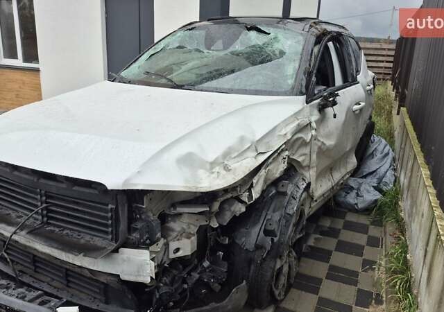 Вольво XC40 2018 в Ирпене на Automoto.ua Белый Вольво XC40, объемом двигателя 1.97 л и пробегом 168 тыс. км за 16000 $, фото 4 на Automoto.ua