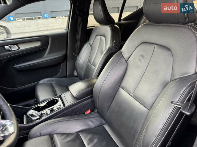 Белый Вольво XC40, объемом двигателя 1.97 л и пробегом 188 тыс. км за 26500 $, фото 35 на Automoto.ua