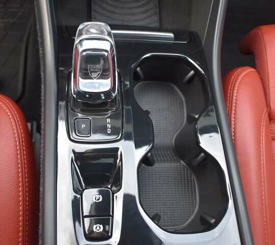 Белый Вольво XC40, объемом двигателя 1.97 л и пробегом 97 тыс. км за 27300 $, фото 12 на Automoto.ua