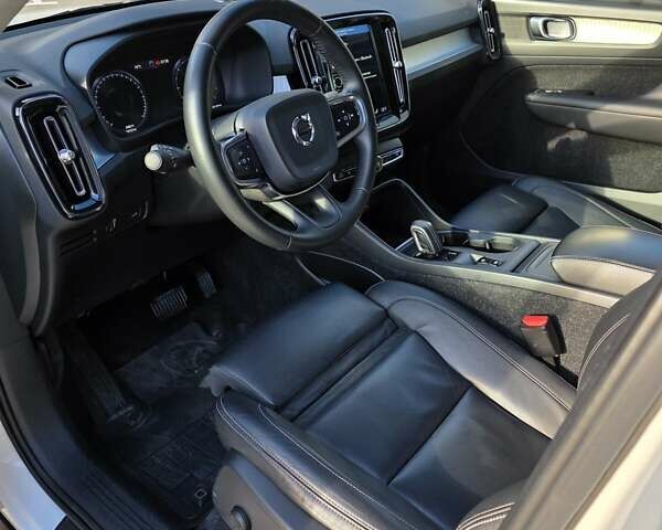 Белый Вольво XC40, объемом двигателя 1.97 л и пробегом 205 тыс. км за 27000 $, фото 10 на Automoto.ua
