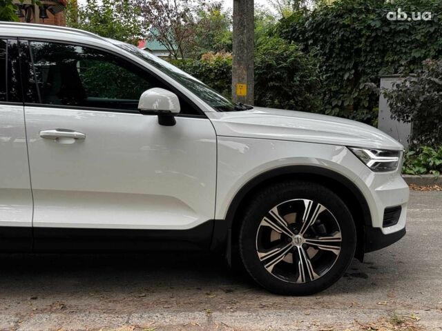 Белый Вольво XC40, объемом двигателя 2 л и пробегом 152 тыс. км за 26490 $, фото 10 на Automoto.ua