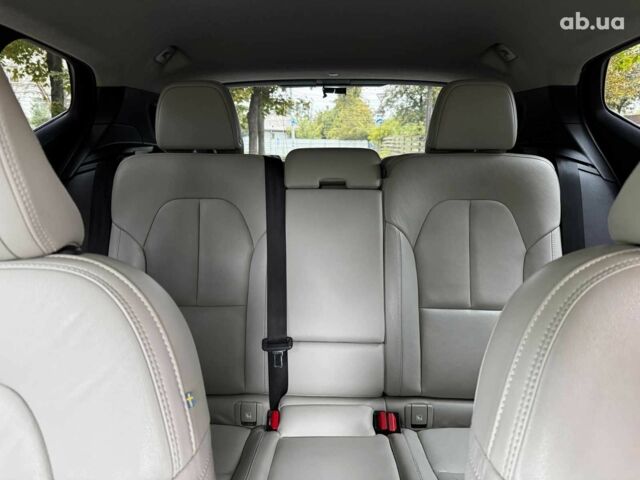 Белый Вольво XC40, объемом двигателя 2 л и пробегом 152 тыс. км за 26490 $, фото 22 на Automoto.ua