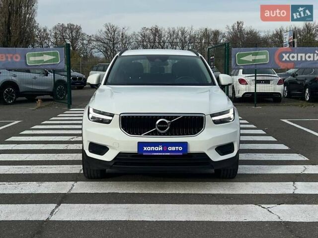 Белый Вольво XC40, объемом двигателя 2 л и пробегом 222 тыс. км за 18000 $, фото 1 на Automoto.ua
