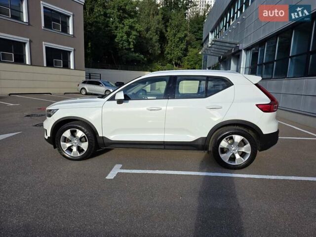 Белый Вольво XC40, объемом двигателя 1.97 л и пробегом 205 тыс. км за 27000 $, фото 1 на Automoto.ua