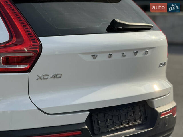 Белый Вольво XC40, объемом двигателя 1.97 л и пробегом 188 тыс. км за 26500 $, фото 20 на Automoto.ua