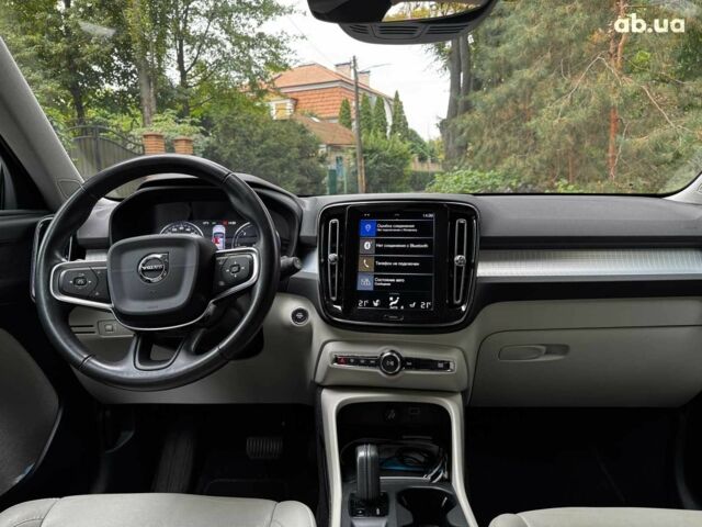 Белый Вольво XC40, объемом двигателя 2 л и пробегом 152 тыс. км за 26490 $, фото 27 на Automoto.ua