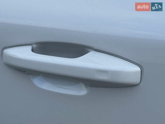 Белый Вольво XC40, объемом двигателя 1.97 л и пробегом 188 тыс. км за 26500 $, фото 22 на Automoto.ua