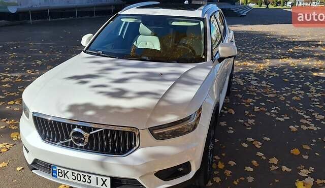 Вольво XC40 2018 в Ровно на Automoto.ua Белый Вольво XC40, объемом двигателя 1.97 л и пробегом 132 тыс. км за 23500 $, фото 2 на Automoto.ua